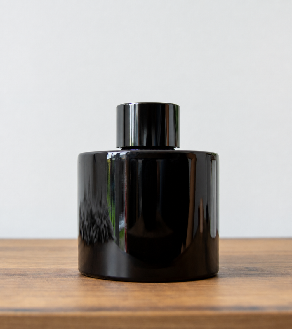 Reed diffuser bottle with Black cap in Black Gloss