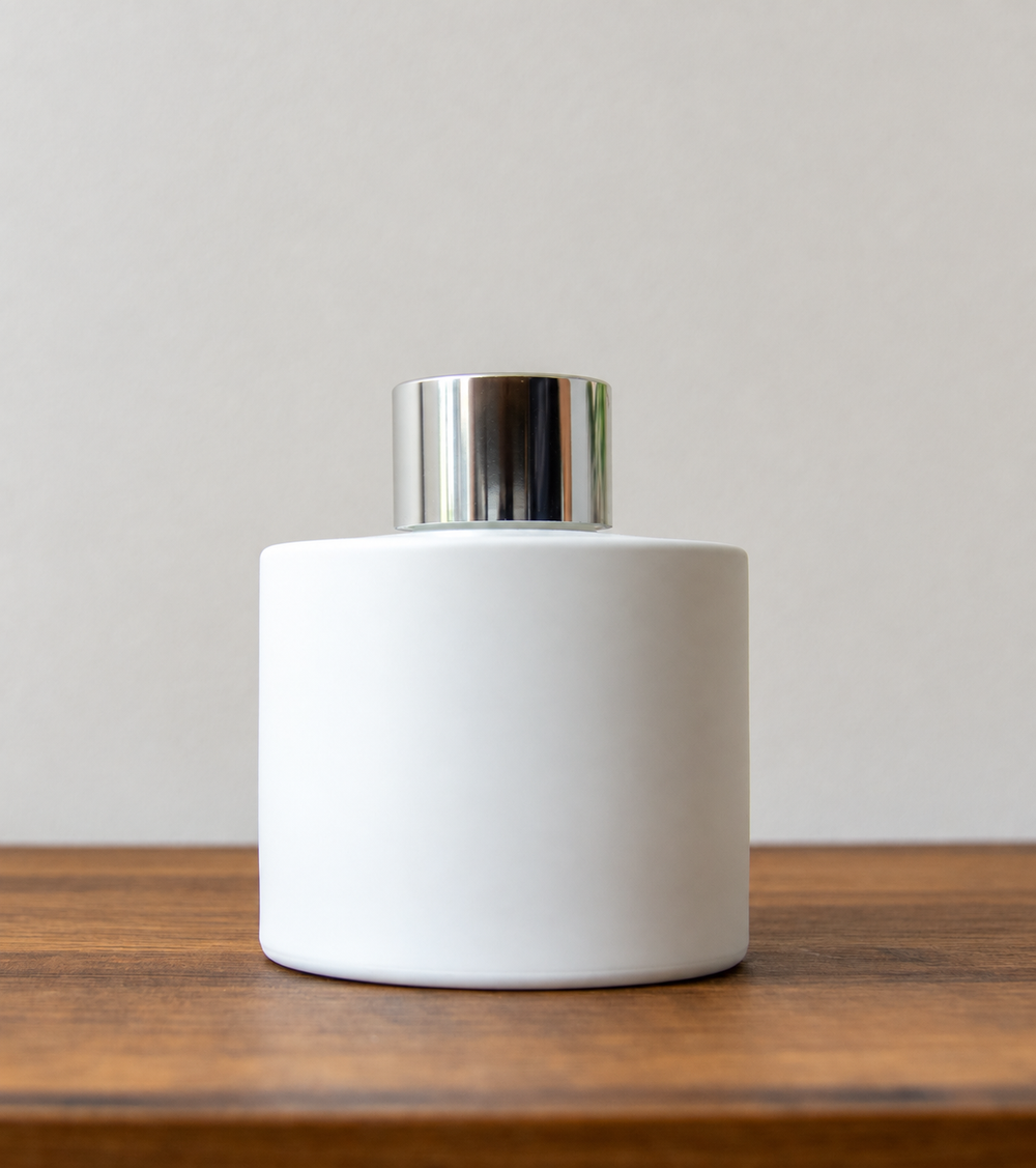 Reed diffuser bottle with silver cap in White Matt