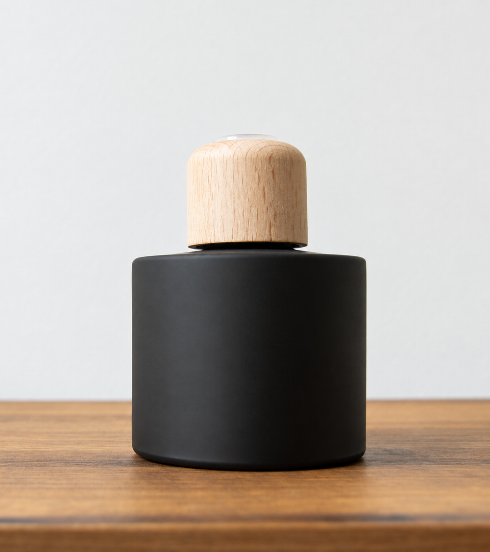Reed diffuser bottle with wooden cap in Black Matt