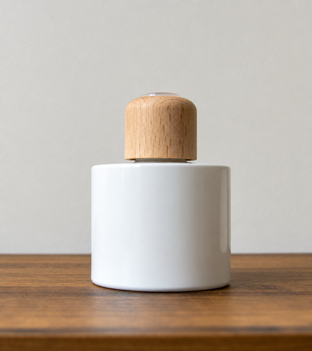 Reed diffuser bottle with wooden cap in White Gloss